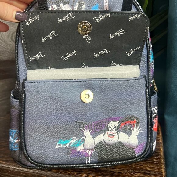 WondaPop Disney Villains Pop Art Mini Backpack in Black. Limited Edition. NWT! - Picture 12 of 16